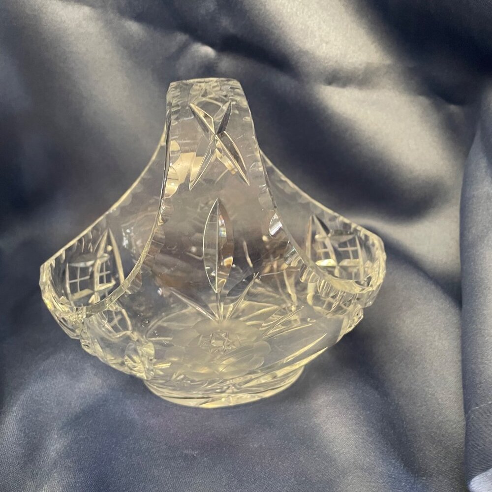 Hand-Cut Crystal‎ Basket Vase With Floral & Starburst Design Clear Glass Vintage